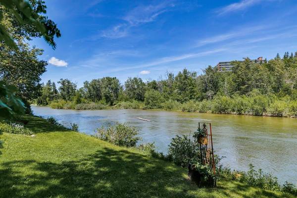 Calgary, AB T2S 0T8,301 Elbow Park LN Southwest