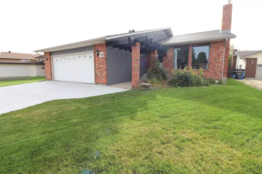 37 Buttercup CT Southeast, Medicine Hat, AB T1B2G9