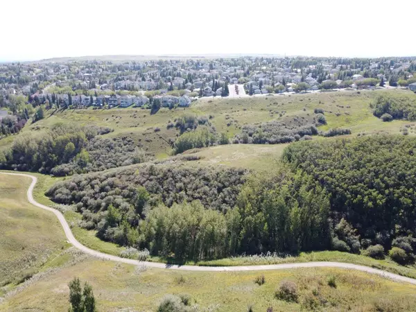 Calgary, AB T3A6H9,130 Edgeridge CIR NW