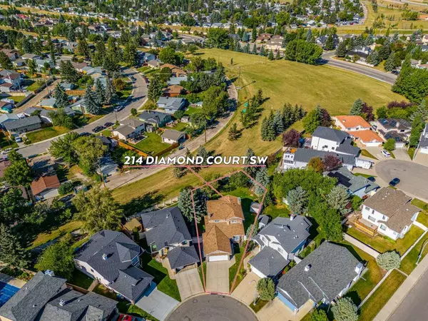 Calgary, AB T2J 7C7,214 Diamond CT SE