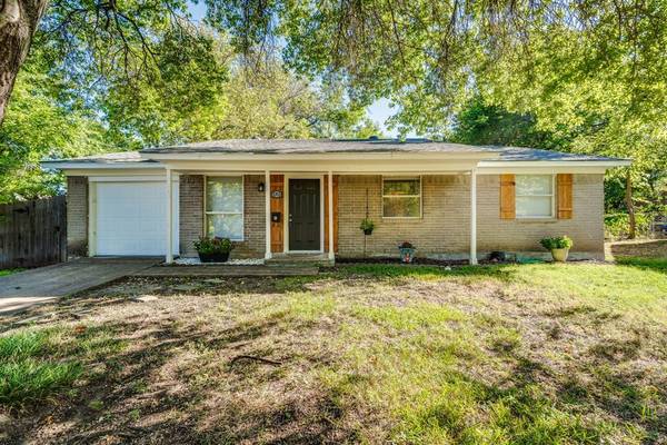 570 Falling Leaves Drive,  Duncanville,  TX 75116