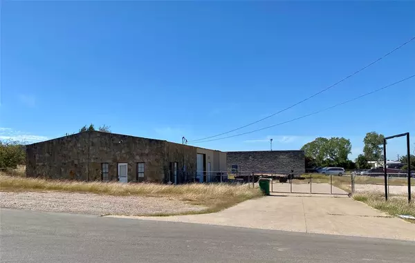 200 E Clifton Road, Granbury, TX 76049