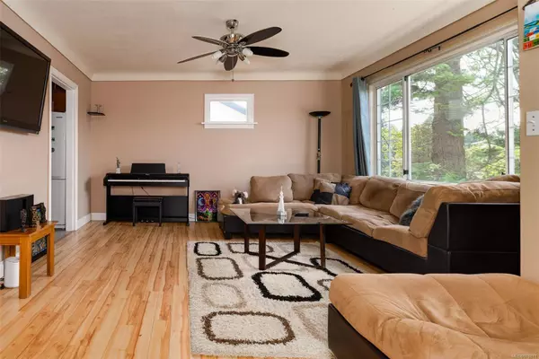 Saanich, BC V9A 1Z4,3061 Albina St