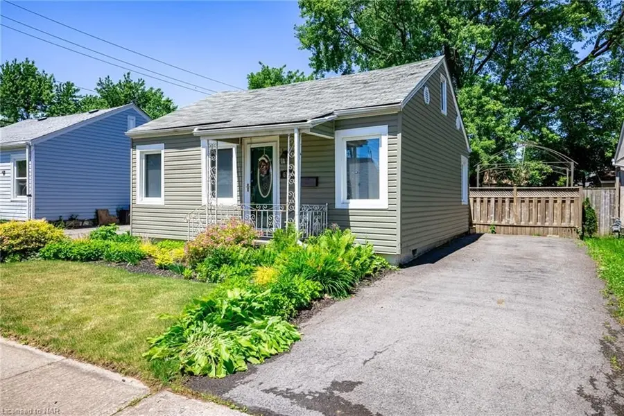 6191 CADHAM ST, Niagara Falls, ON L2G 3A3