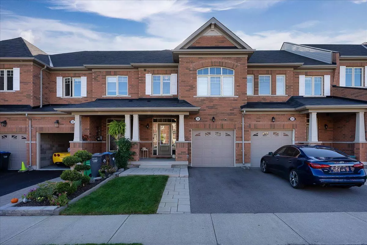 Brampton, ON L6Y 2Z7,236 Sky Harbour DR