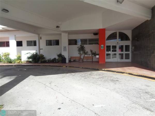 Miami, FL 33179,1351 NE Miami Gardens Dr  #223