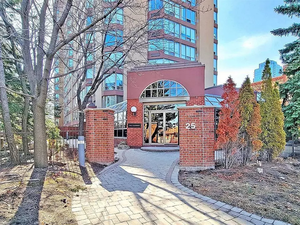 Mississauga, ON L5B 3Y8,25 Fairview RD W #206