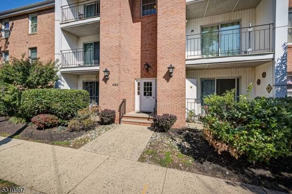 560 Cross St #1B,  Harrison Town,  NJ 07029