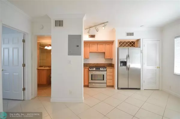 Fort Lauderdale, FL 33301,924 SE 2nd St  #21