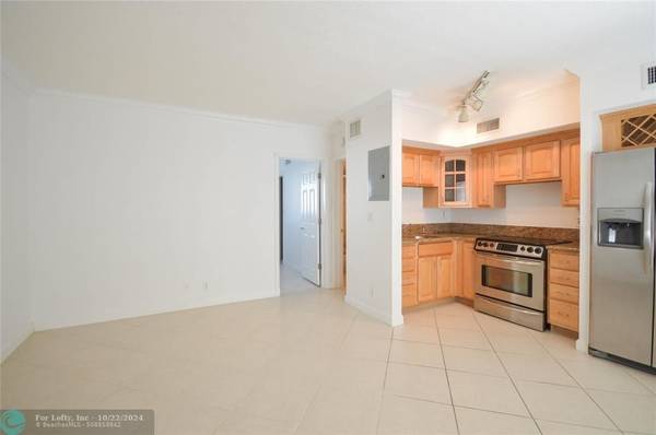 Fort Lauderdale, FL 33301,924 SE 2nd St  #21