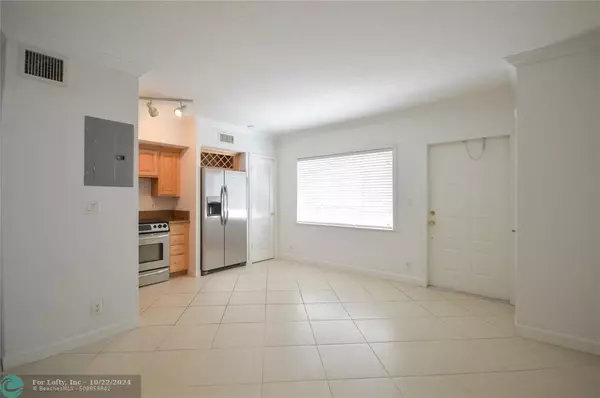 Fort Lauderdale, FL 33301,924 SE 2nd St  #21