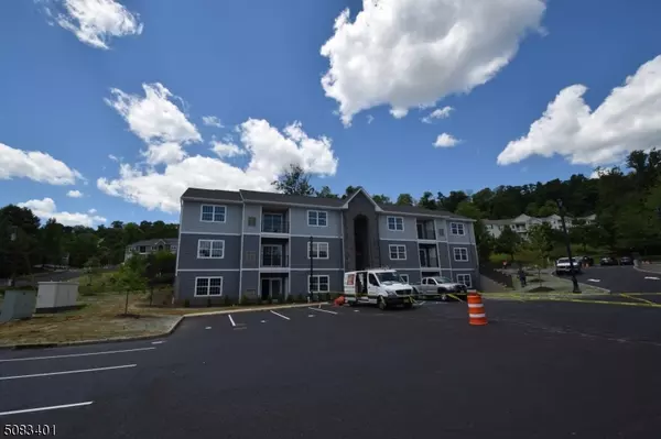 900 King Court #11, Green Brook Twp., NJ 08812