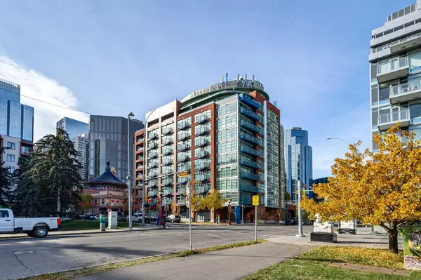 205 Riverfront AVE Southwest #806, Calgary, AB T2P 5K4