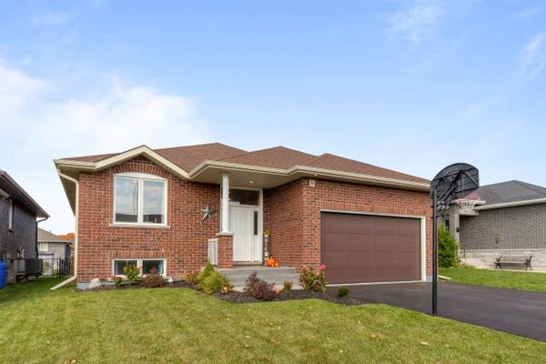 54 Mcintosh CRES, Quinte West, ON K8V 0G1