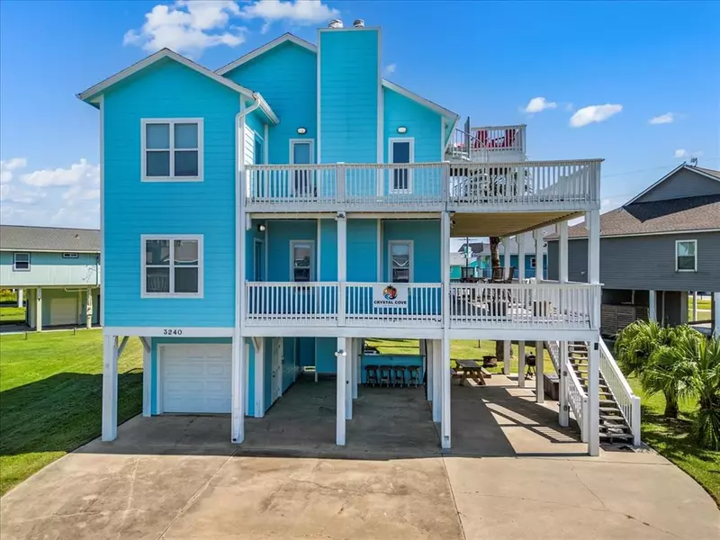 3240 Castle Drive, Crystal Beach, TX 77650