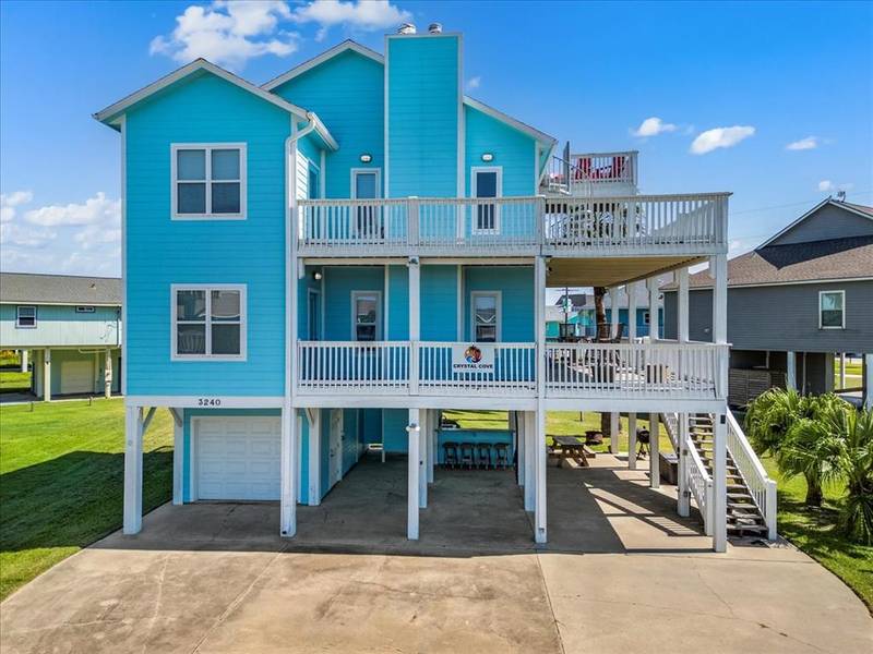 3240 Castle Drive, Crystal Beach, TX 77650