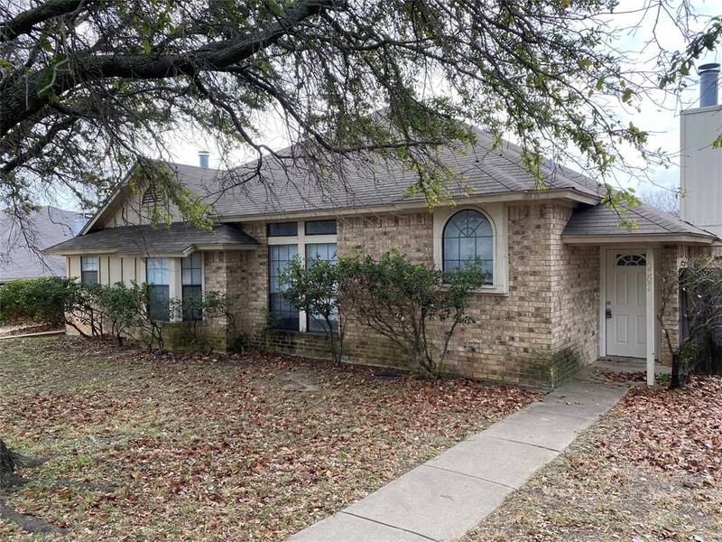 10307 Lone Pine Lane, Fort Worth, TX 76108