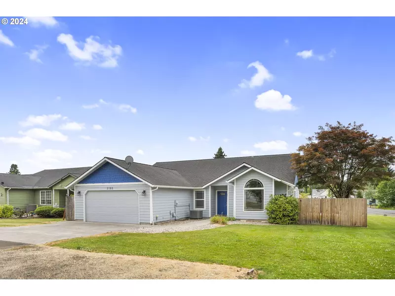 3185 OAK ST, Longview, WA 98632