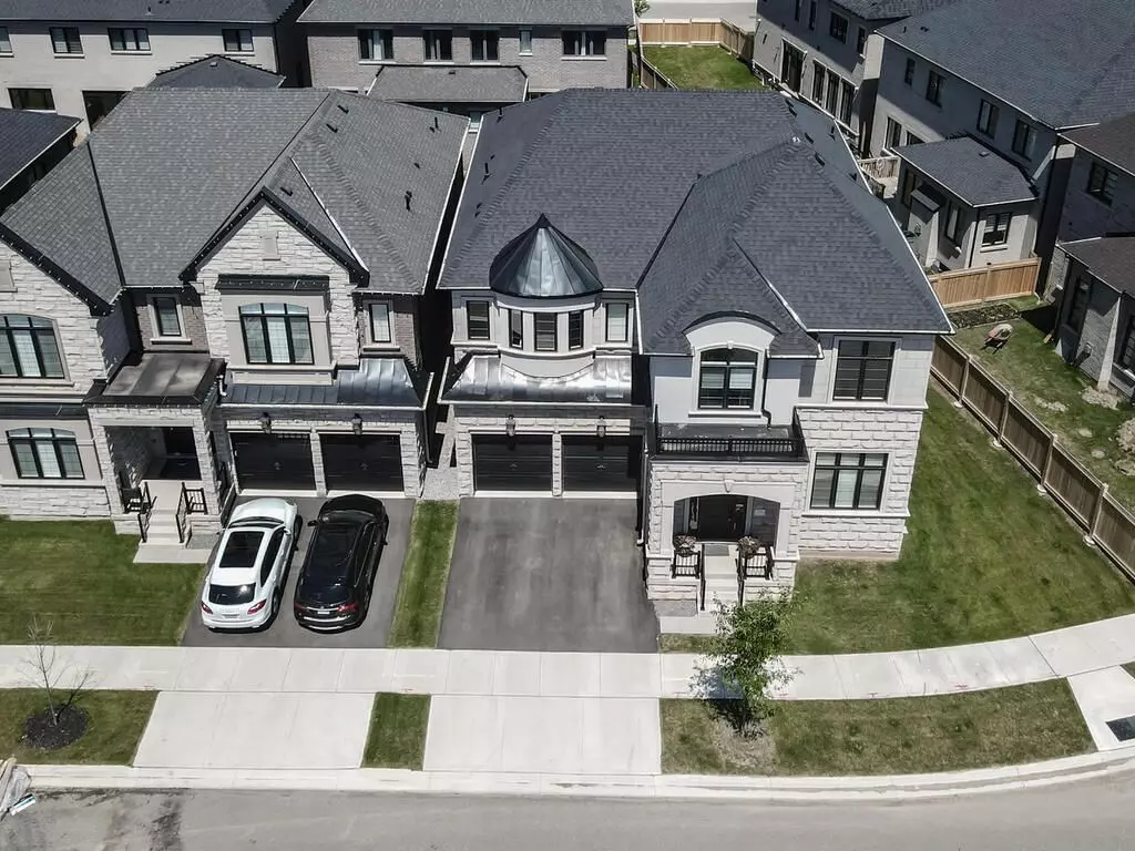 Oakville, ON L6M 5M9,2302 Hyacinth CRES