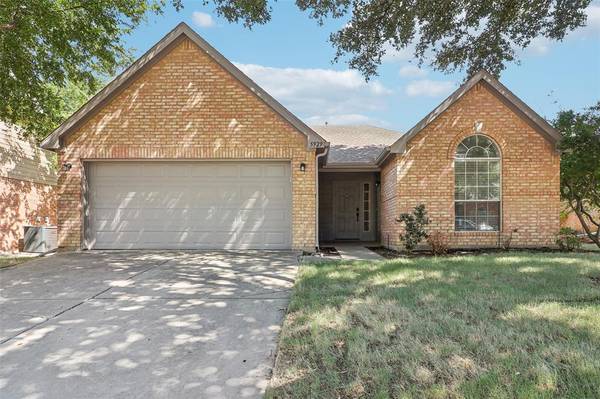 5929 Hillview Drive,  Watauga,  TX 76148