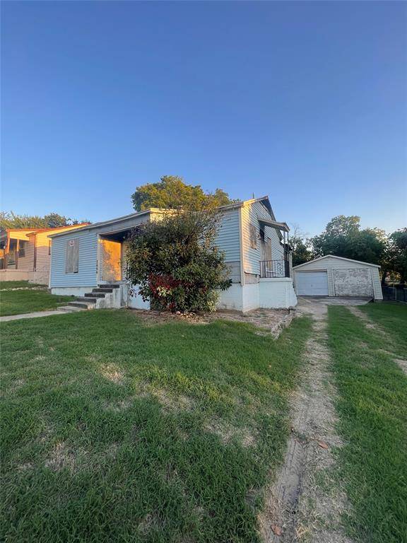 2666 Burton Avenue,  Fort Worth,  TX 76105