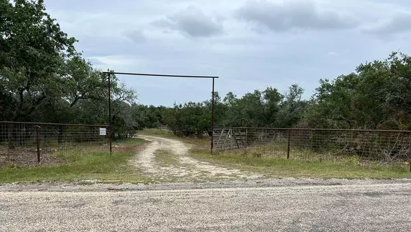 1984 -- North Grape Creek Rd, Fredericksburg, TX 78624