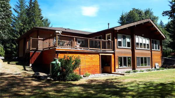 6744 Wall St, Honeymoon Bay, BC V0R 1Y0