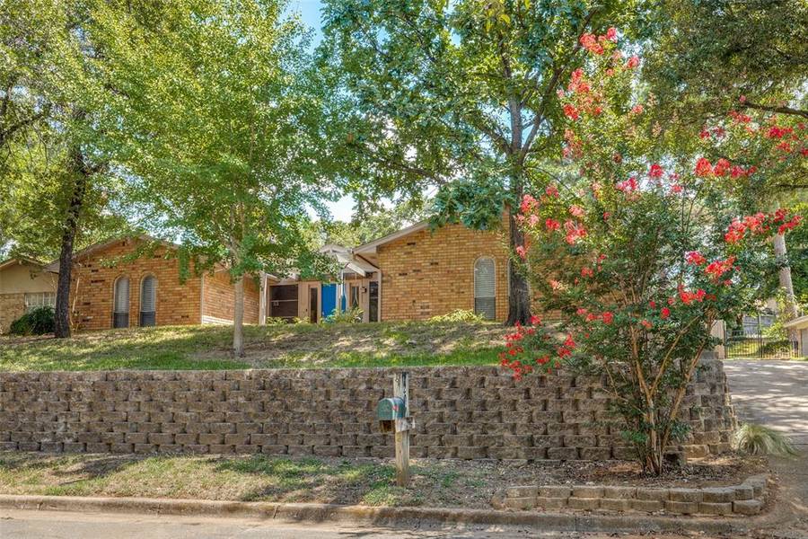 2206 Vail Court, Arlington, TX 76012