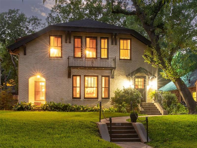 1111 N Edgefield Avenue, Dallas, TX 75208