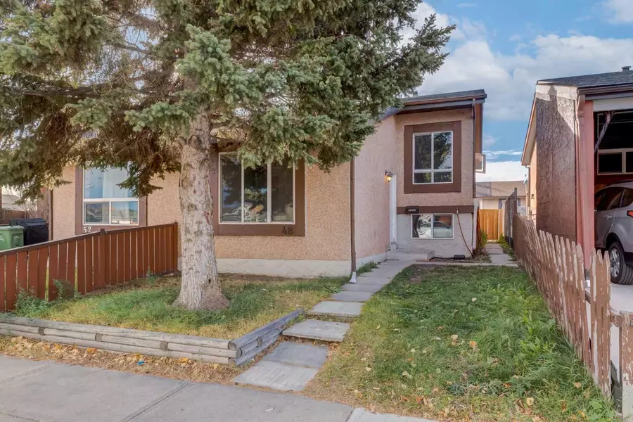 48 Pinecliff Close Northeast, Calgary, AB T1Y 4N5