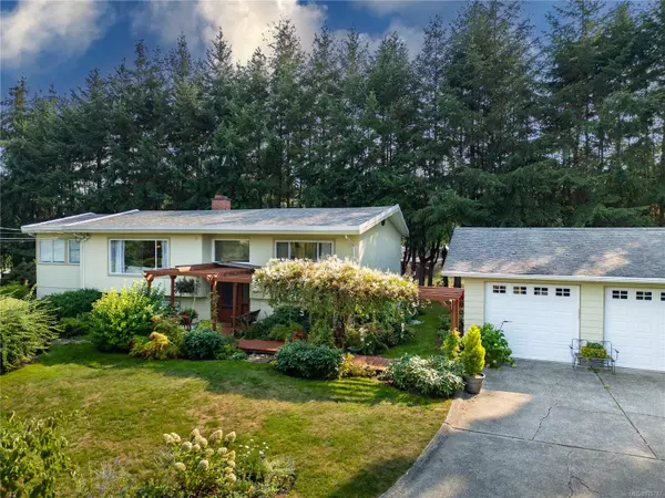 1925 Hovey Rd, Central Saanich, BC V8M 1V8