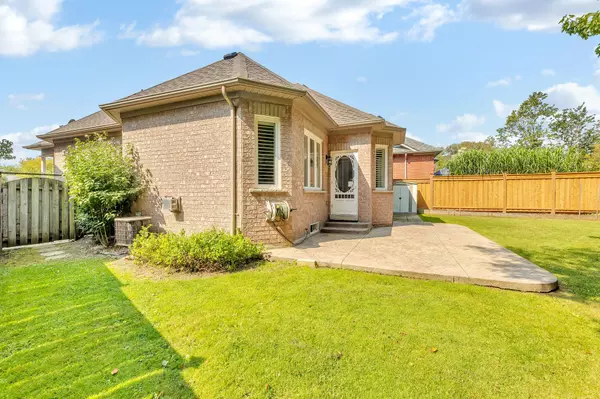 Pickering, ON L1X 2X3,328 Mapleview CT