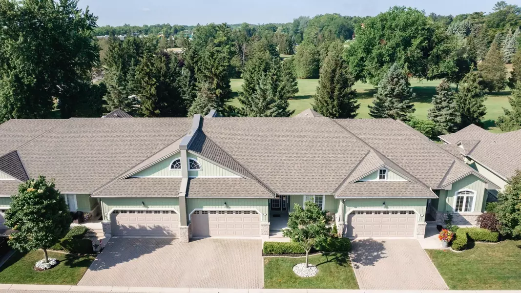 5 Oakwood Links LN, Lambton Shores, ON N0M 1T0