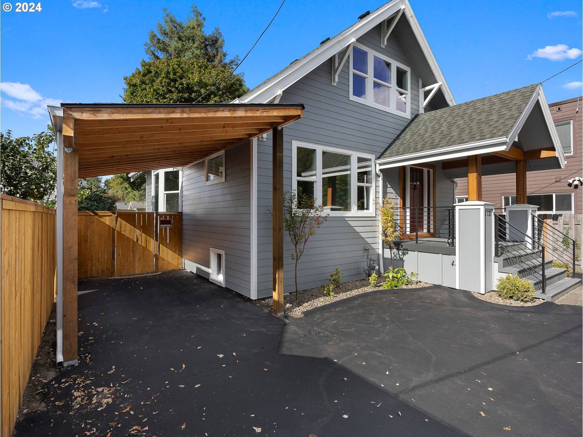 Portland, OR 97214,1121 SE CESAR E CHAVEZ BLVD