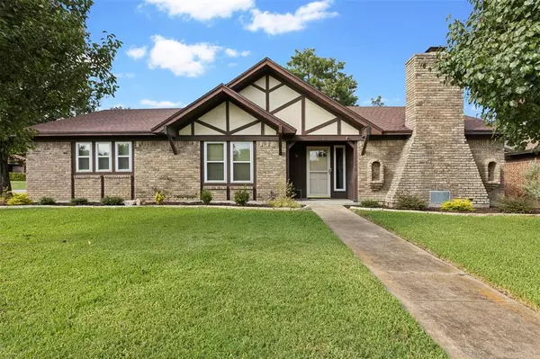 1517 Timbercreek Road, Benbrook, TX 76126