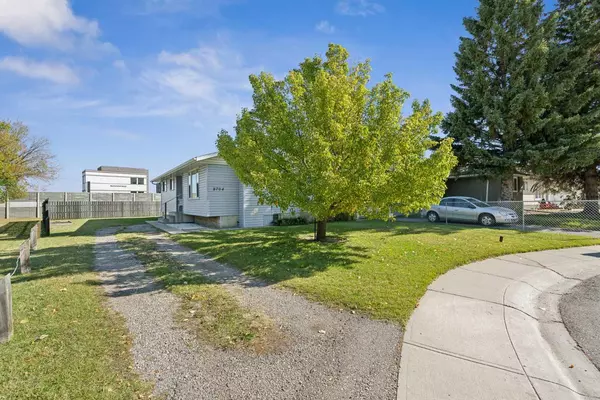 Calgary, AB T2H 2A8,8704 6 ST SE