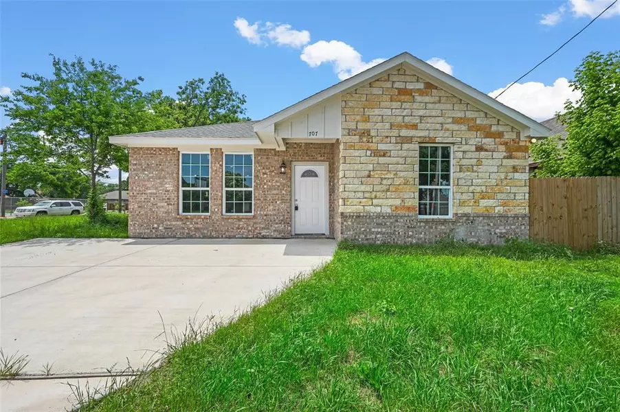 707 N Brazos Avenue, Cleburne, TX 76031