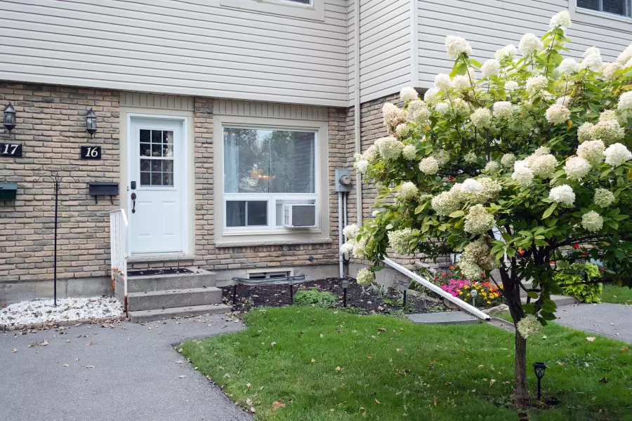 161 Bay ST #16, Quinte West, ON K8V 1H9