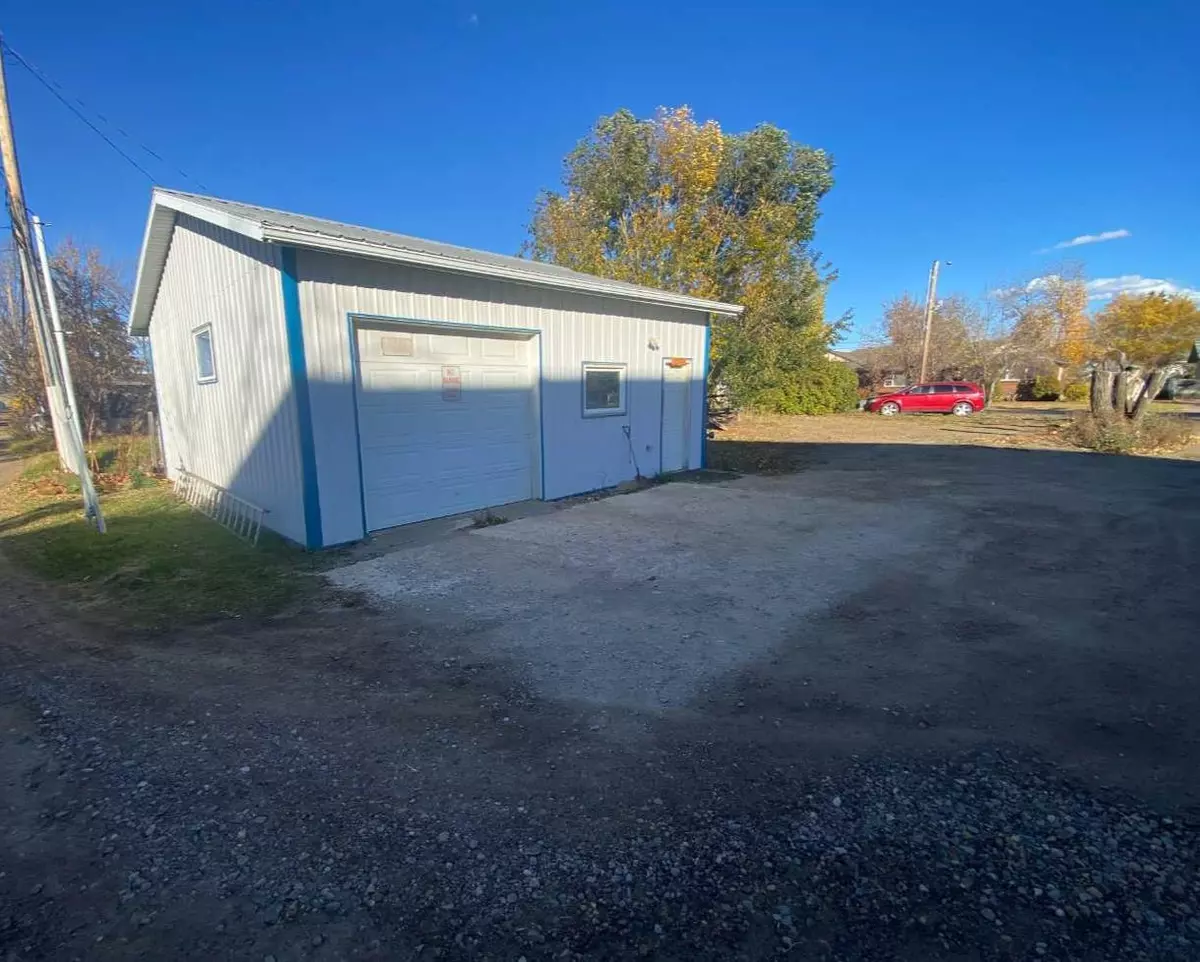 Wainwright, AB T9W 1E8,1112 15 Street