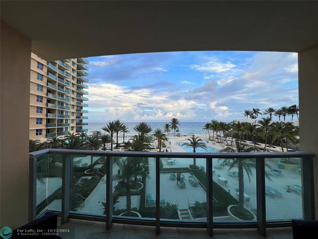 Hollywood, FL 33019,2501 S Ocean Dr  #422