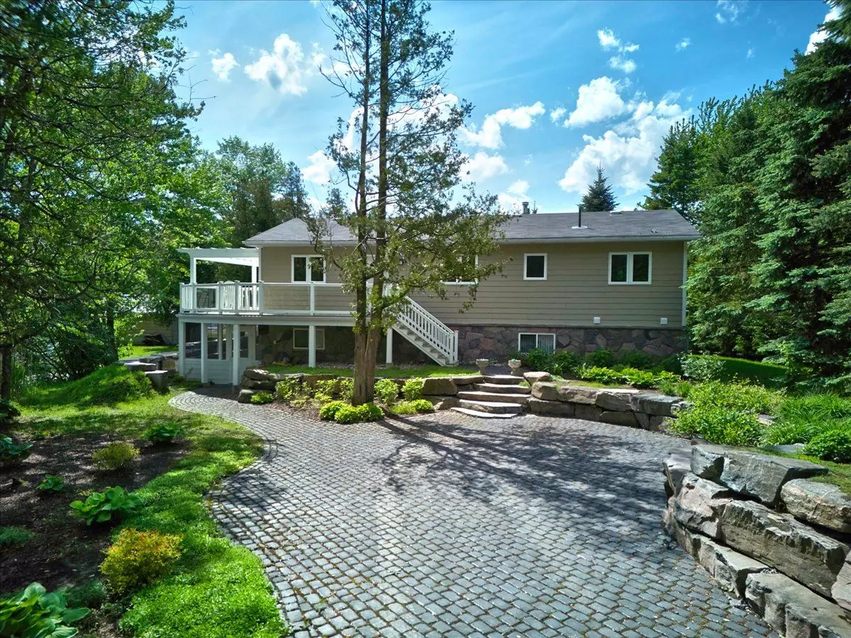 Muskoka, ON P0E 1G0,1139 River LN