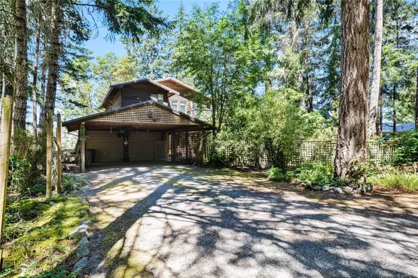 111 Chock Rd, Salt Spring, BC V8K 2J5