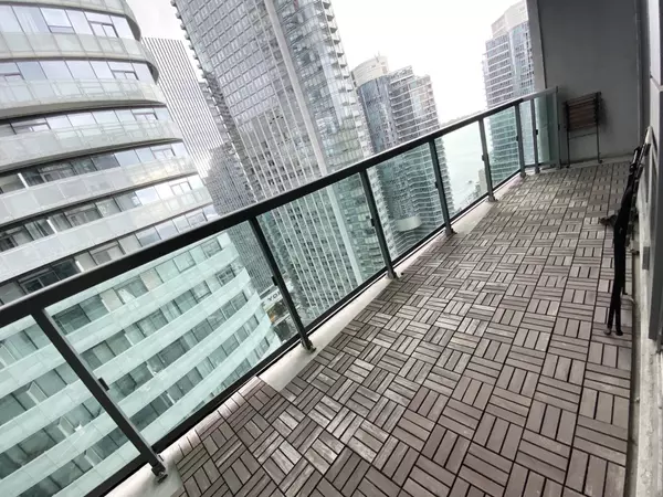 Toronto C01, ON M5J 3A3,19 Grand Trunk CRES #3609