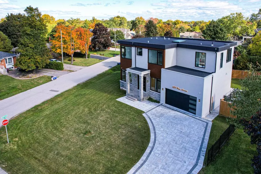 1372 Wren AVE, Oakville, ON L6L 2V6