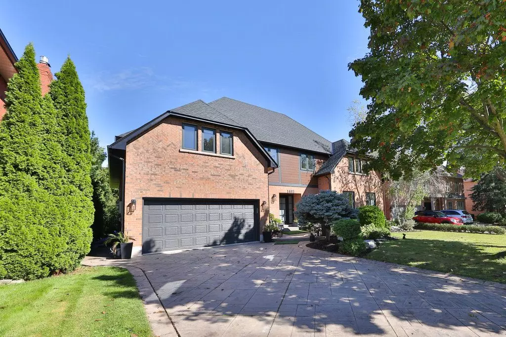 Oakville, ON L6M 2P2,1483 The Links DR