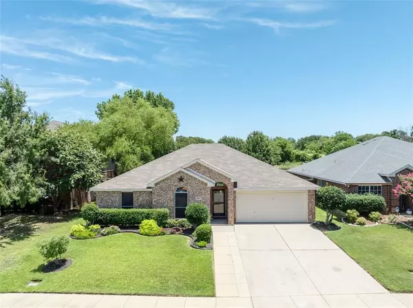 907 Hidden Lake Drive, Burleson, TX 76028