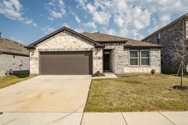 1833 Aslynn Circle, Aubrey, TX 76227