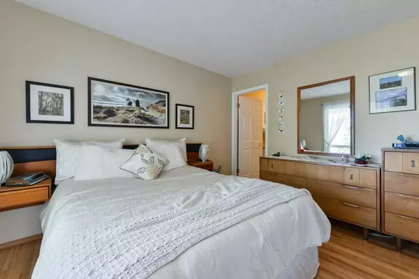 Calgary, AB T3K 4G3,145 Macewan Ridge Villas Northwest