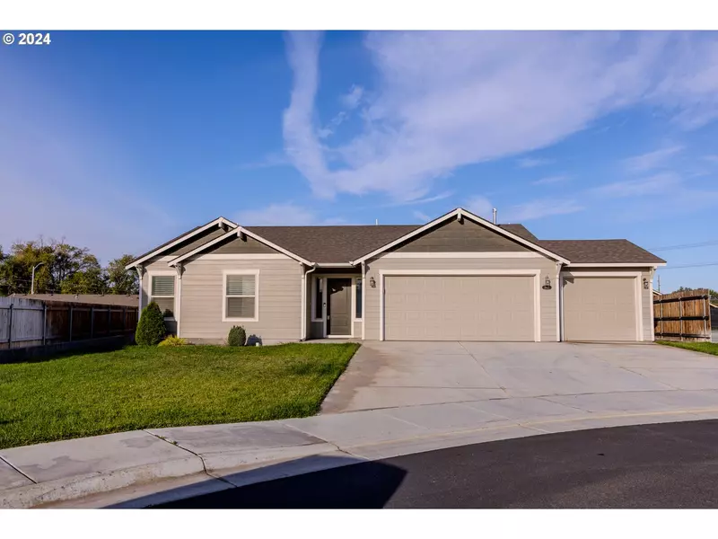 2417 NW MOUNTAIN VIEW CT, Hermiston, OR 97838