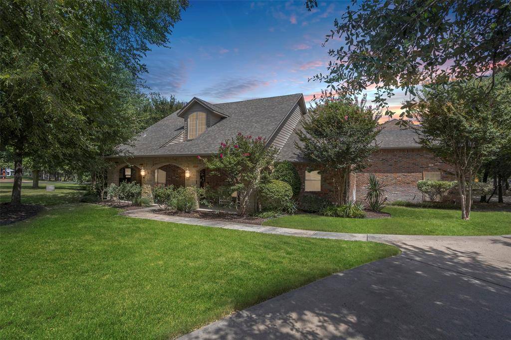 301 S Oakvista Court, Aledo, TX 76008